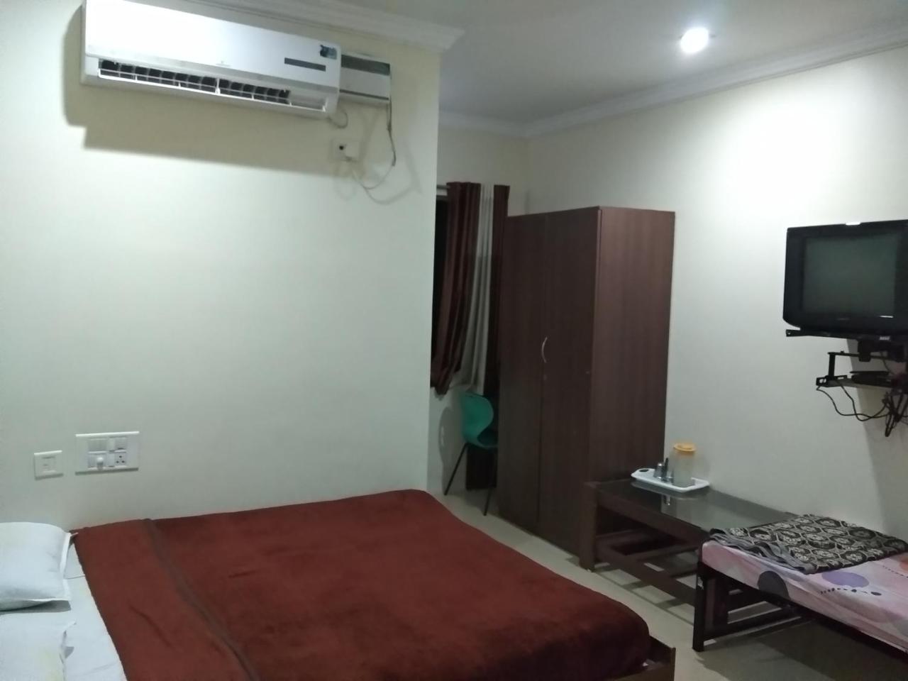 Sai Tirumala Residency Тирупати Экстерьер фото